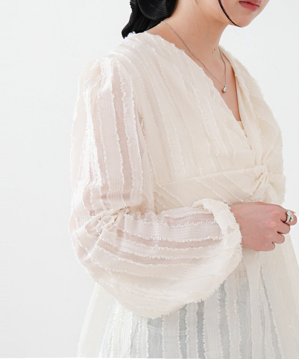 フロントねじりシャギーブラウス