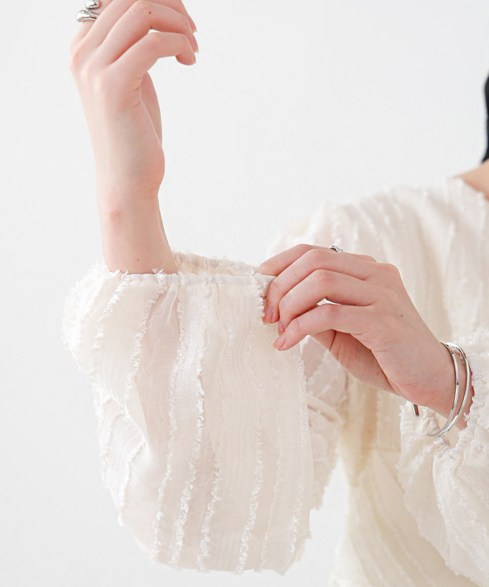 フロントねじりシャギーブラウス