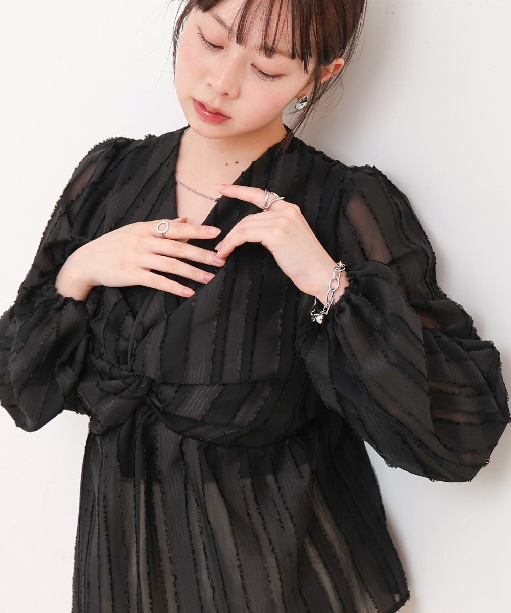 フロントねじりシャギーブラウス