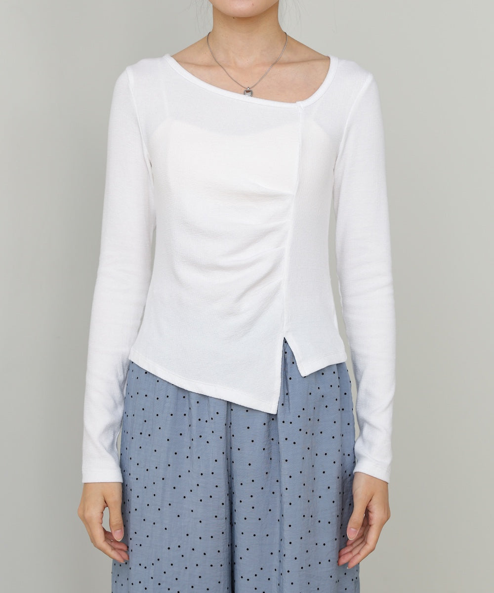 変形ネックトップス