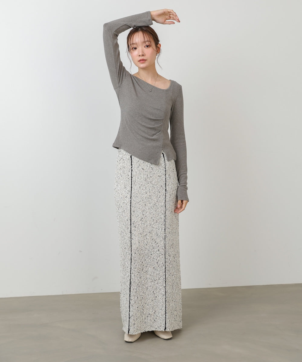 変形ネックトップス