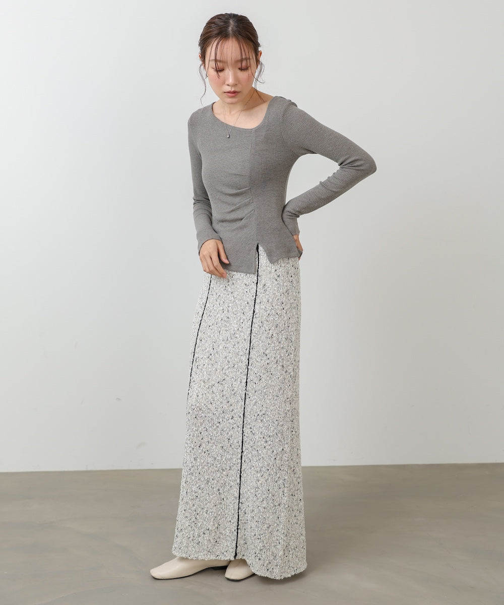 変形ネックトップス