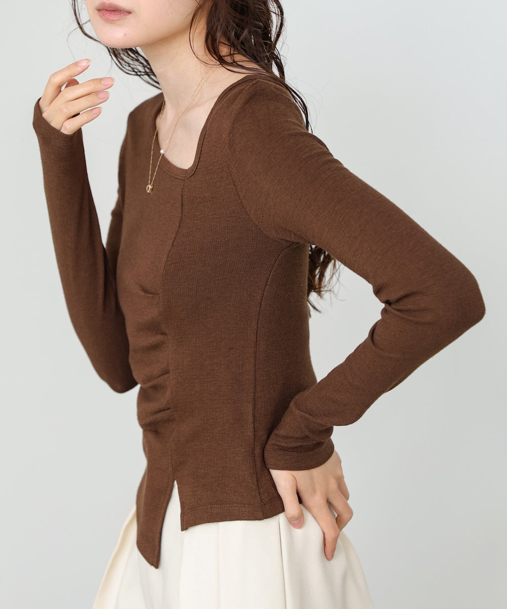 変形ネックトップス