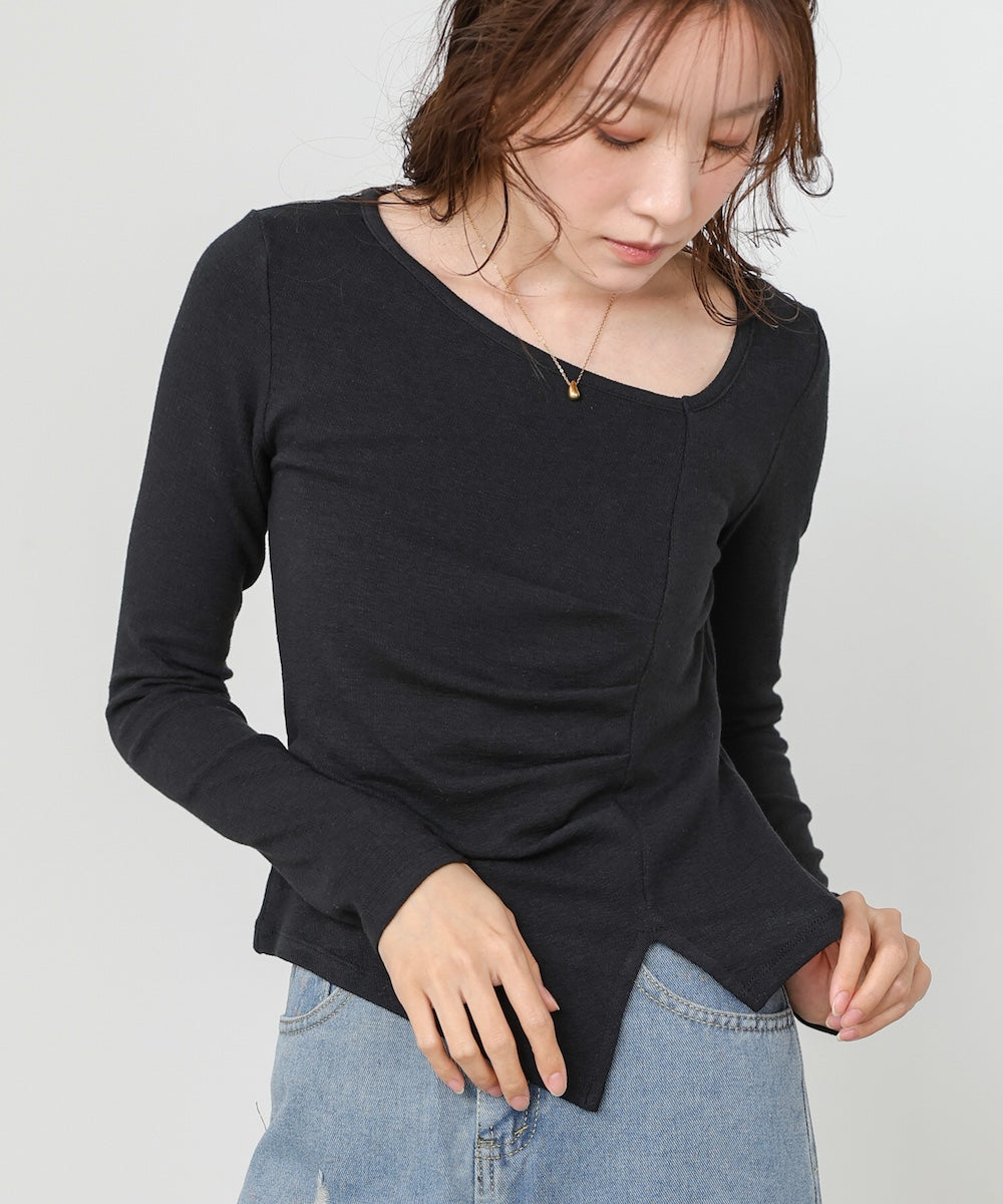 変形ネックトップス