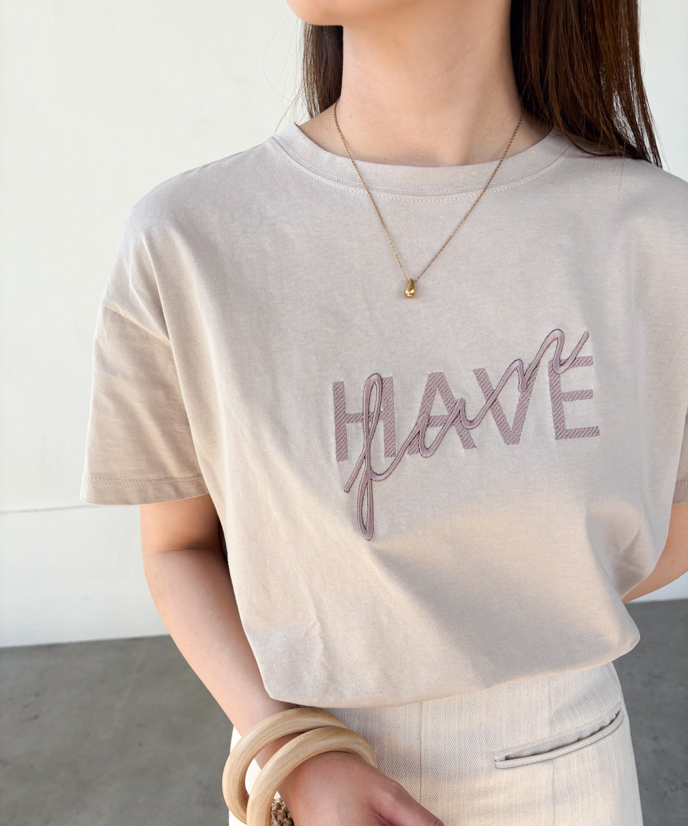 ロゴ刺繍デザインTシャツ