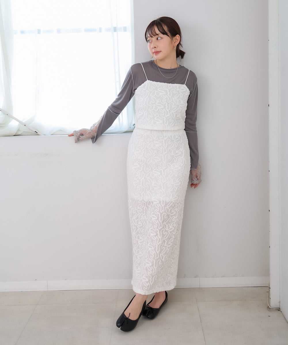 コード刺繍ベロアスカート