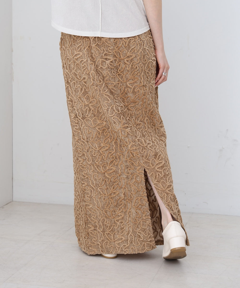 コード刺繍ベロアスカート