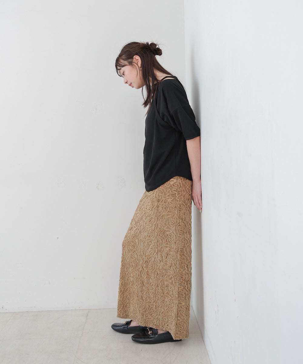 コード刺繍ベロアスカート