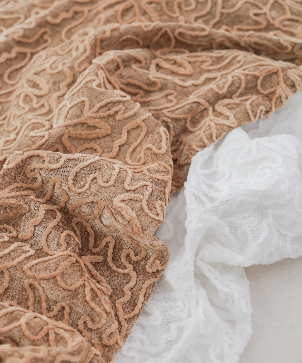 コード刺繍ベロアスカート