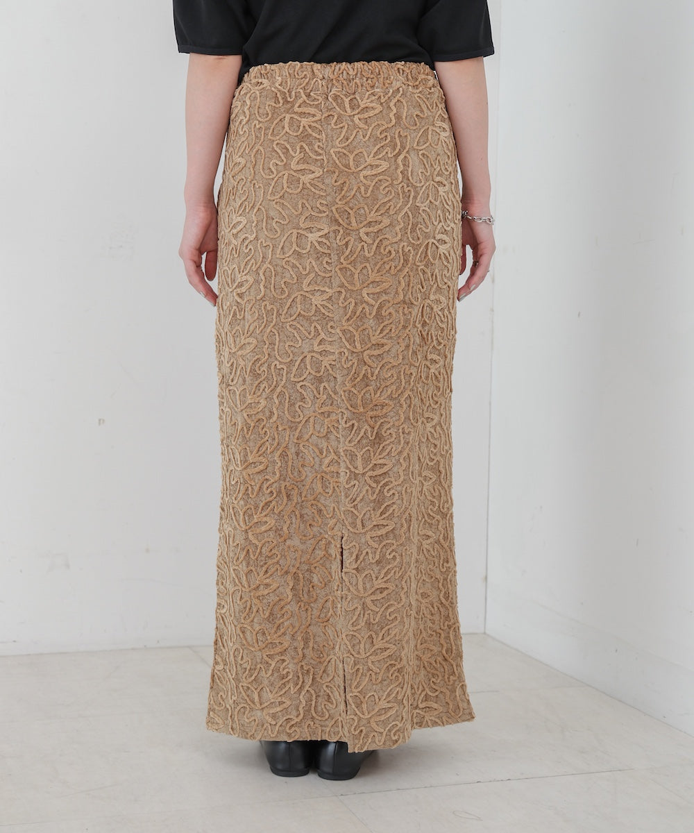 コード刺繍ベロアスカート