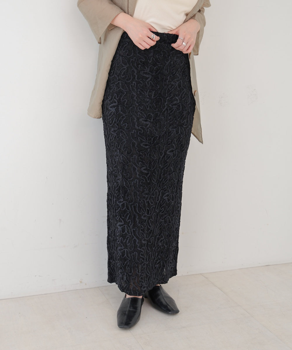 コード刺繍ベロアスカート