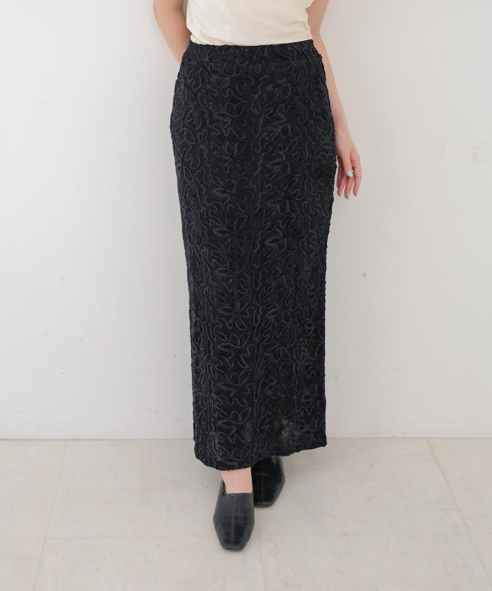 コード刺繍ベロアスカート