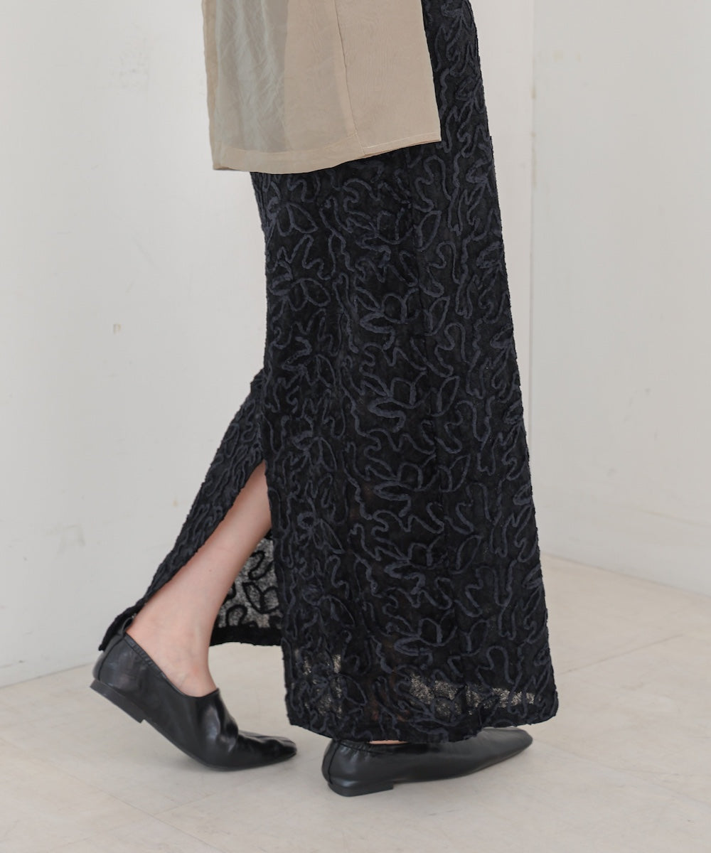コード刺繍ベロアスカート