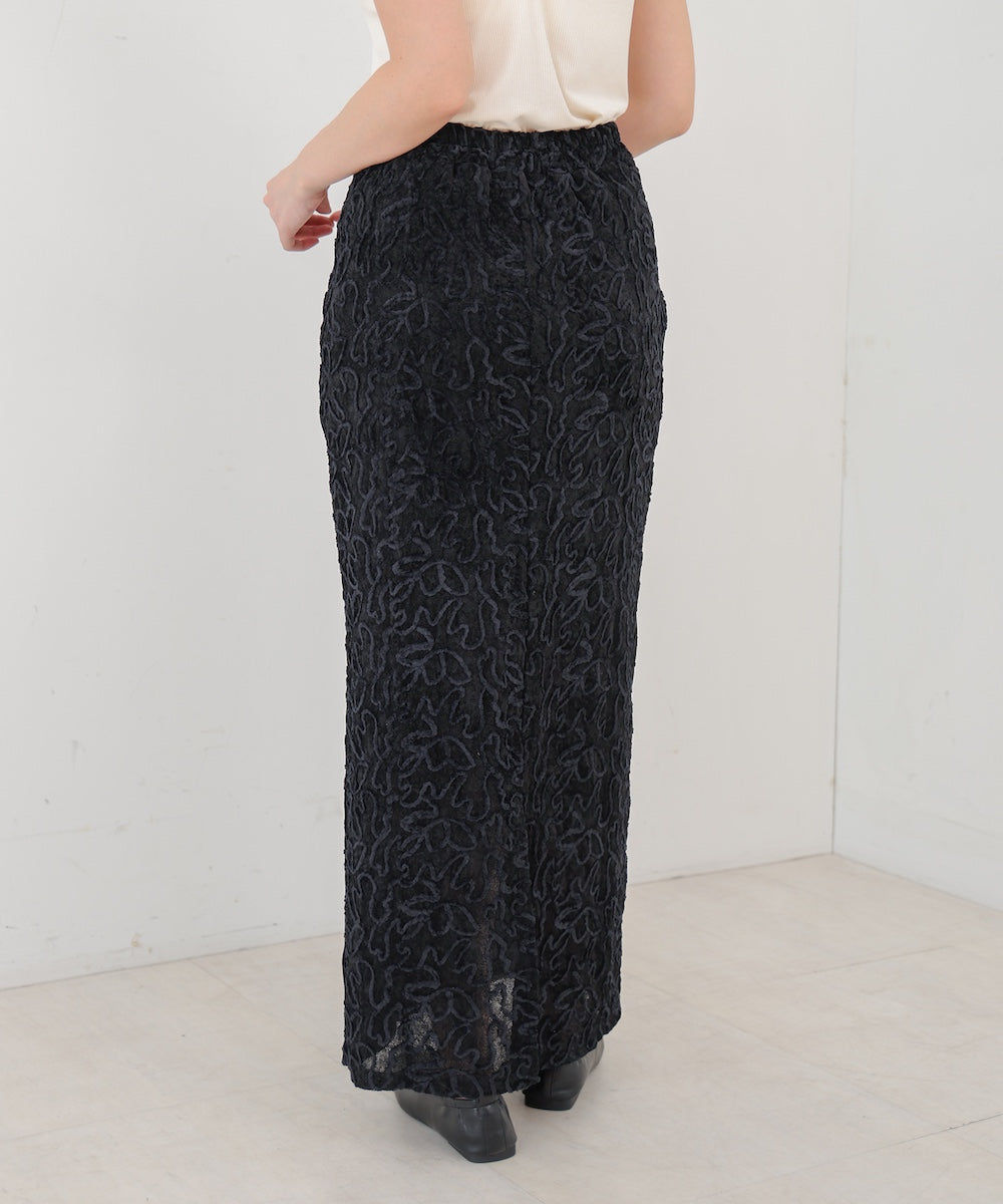 コード刺繍ベロアスカート