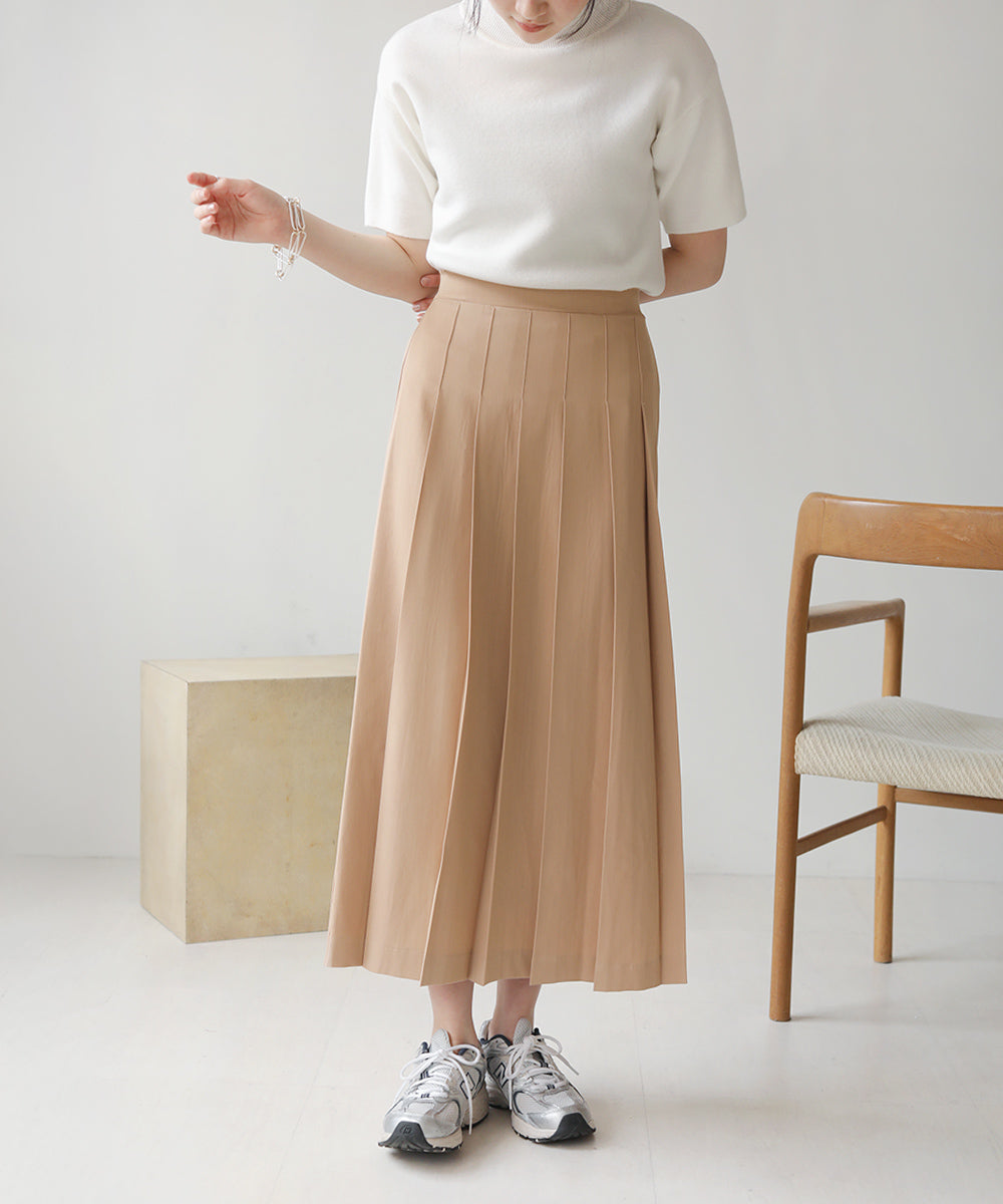 LONG PLEATED SKIRT