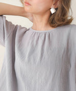 BACK OPEN GATHER BLOUSE