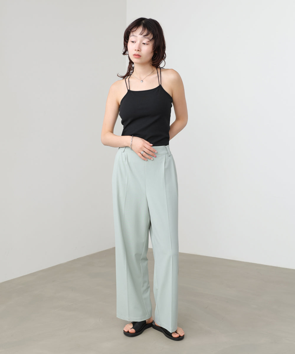 カップ付きバックストラップキャミ