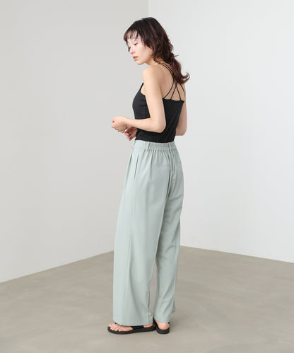 カップ付きバックストラップキャミ