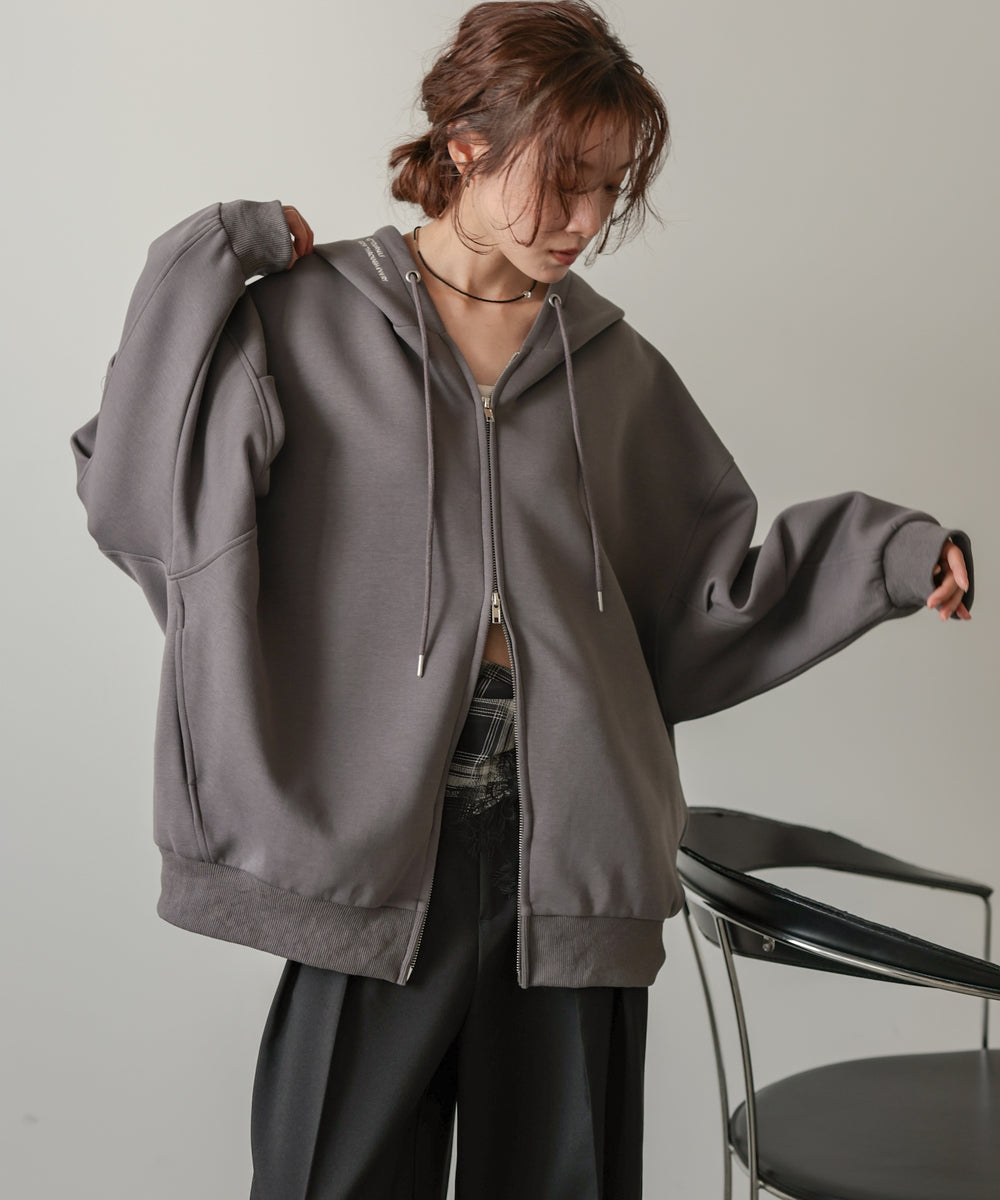 刺しゅう入り立体ビッグパーカー