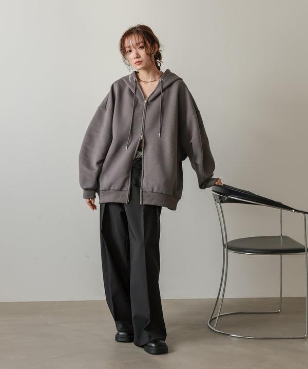 刺しゅう入り立体ビッグパーカー