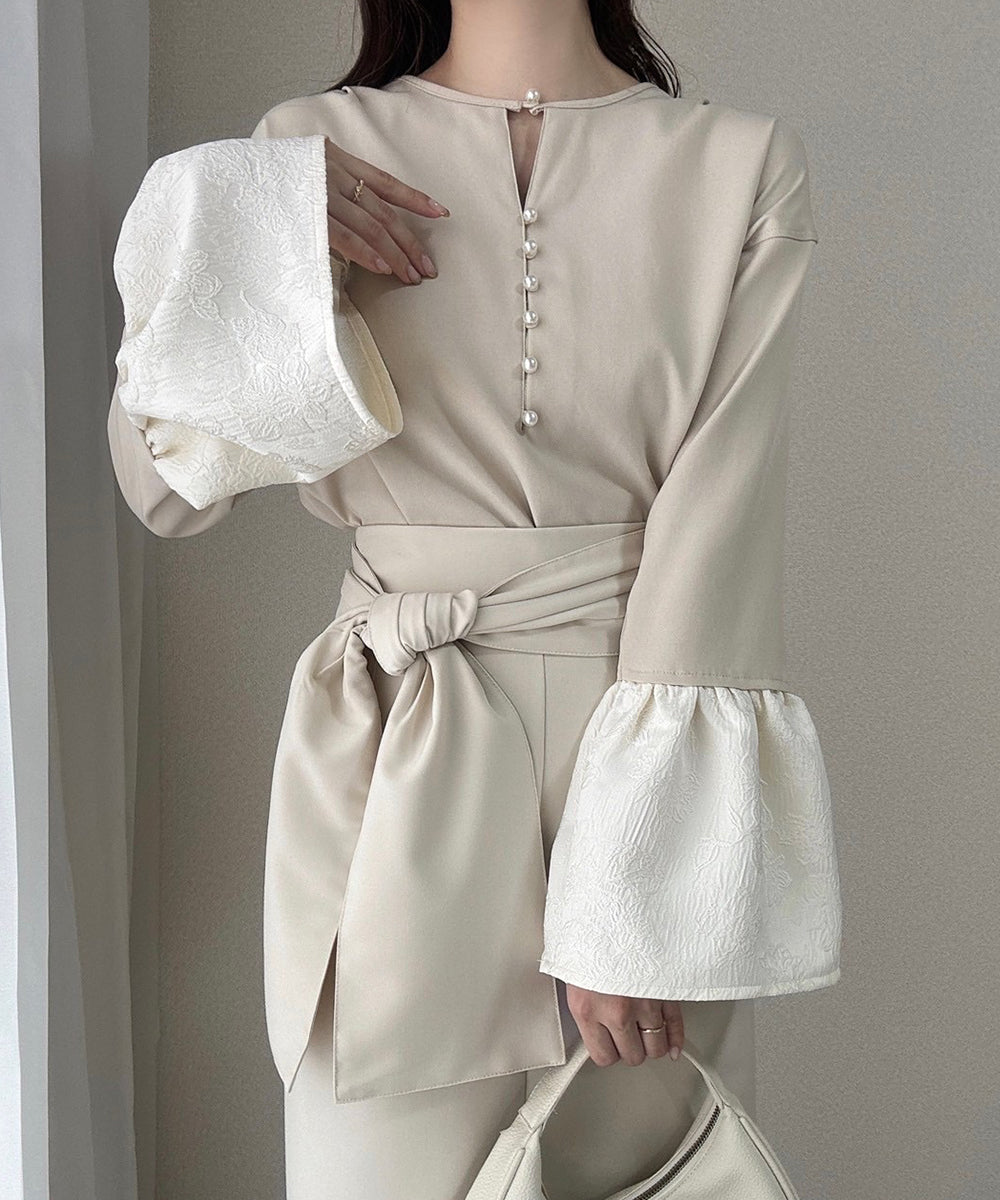 SLEEVE FLARE JACQUARD BLOUSE