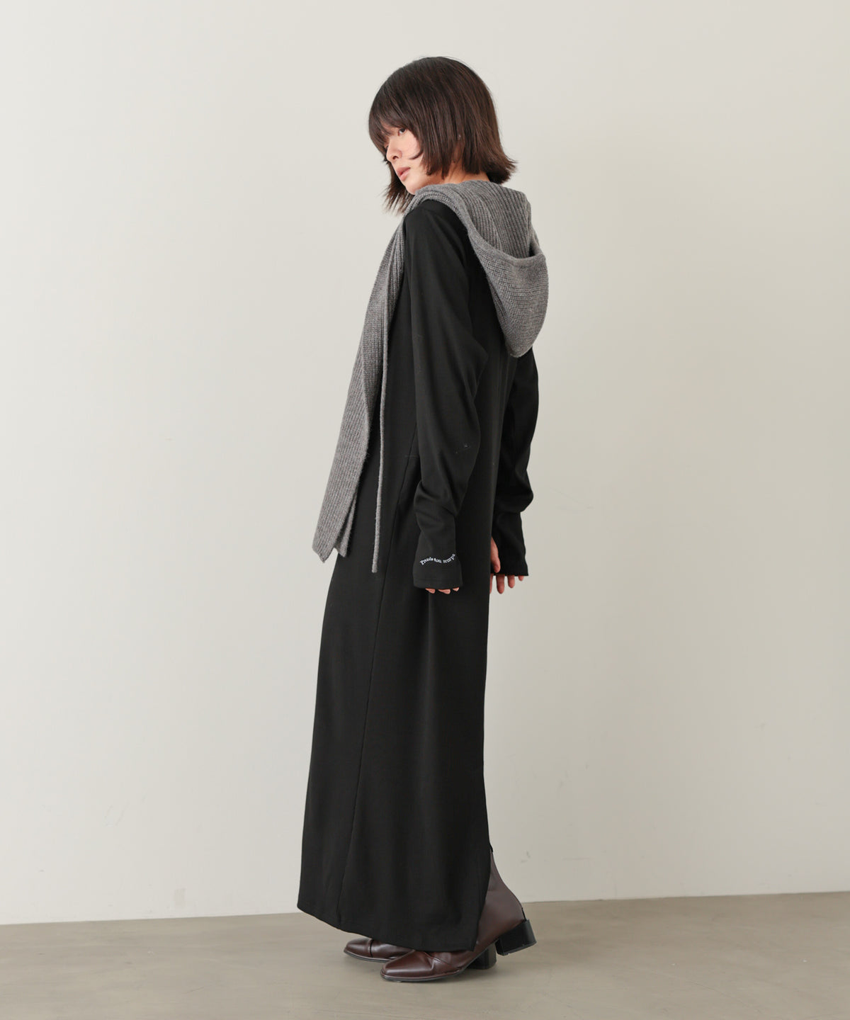 ロゴ刺しゅう裏起毛リブワンピース