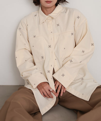 コーデュロイ刺しゅうルーズシャツ