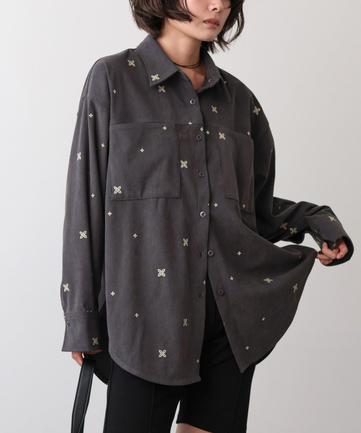 コーデュロイ刺しゅうルーズシャツ