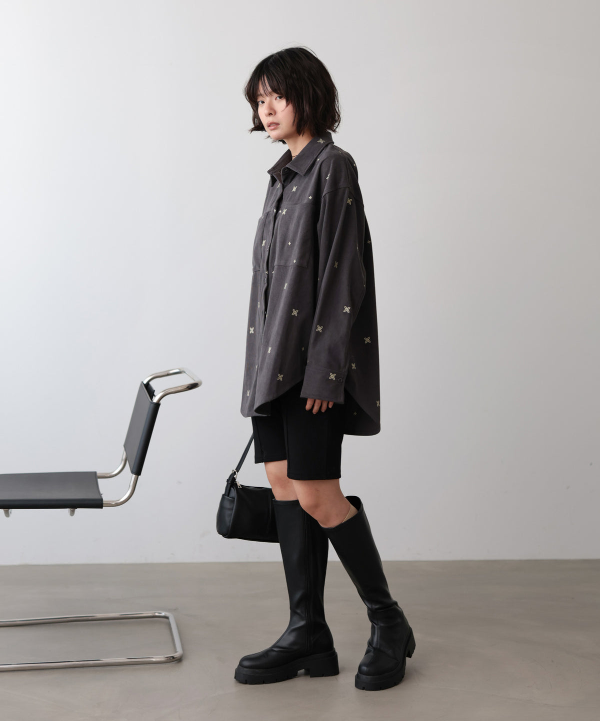 コーデュロイ刺しゅうルーズシャツ
