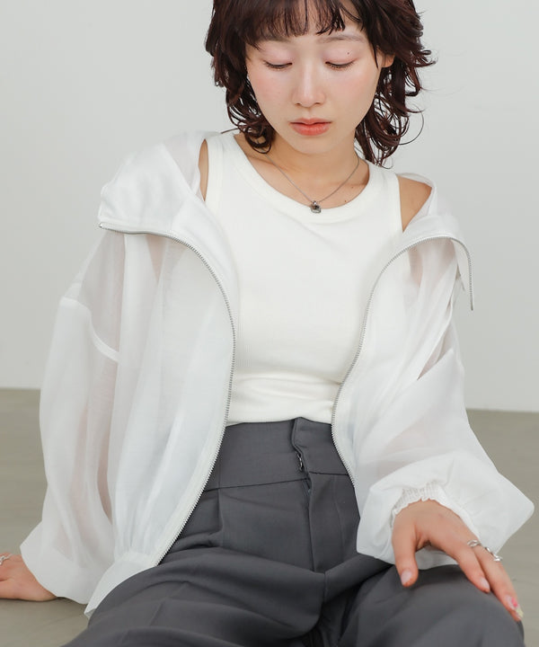 フード付きボリュームマウンテンパーカー