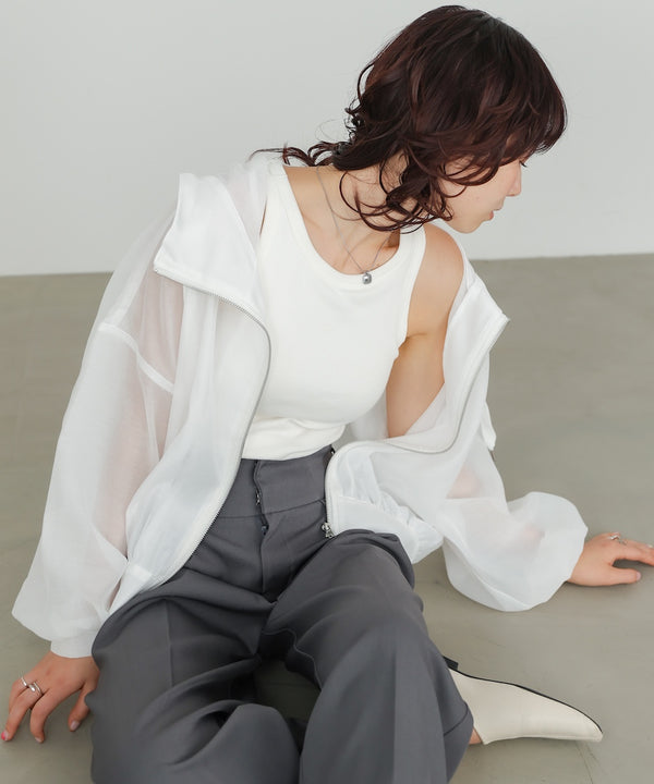 フード付きボリュームマウンテンパーカー