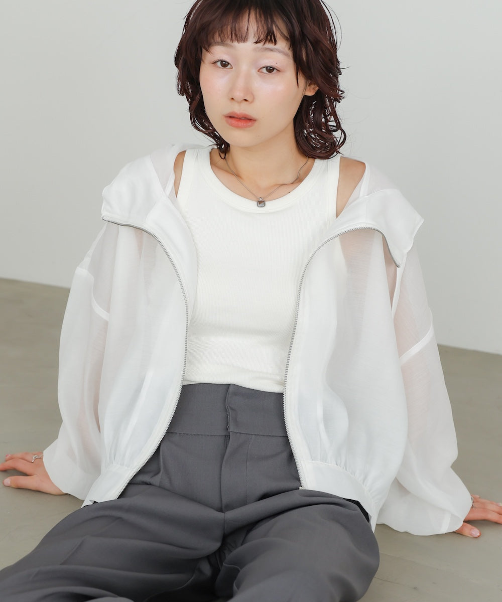 フード付きボリュームマウンテンパーカー