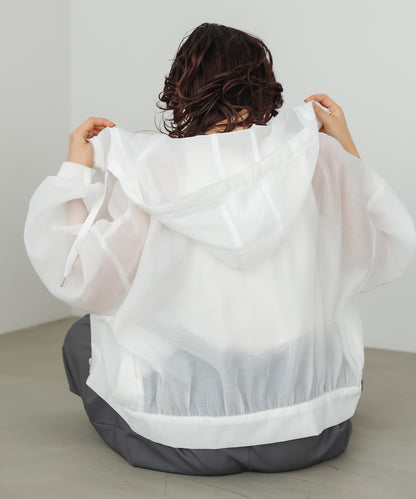 フード付きボリュームマウンテンパーカー