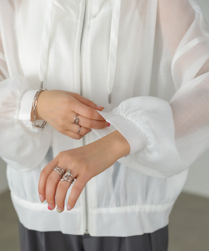 フード付きボリュームマウンテンパーカー