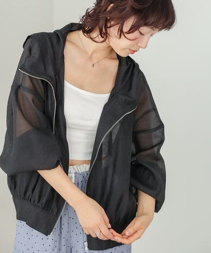 フード付きボリュームマウンテンパーカー