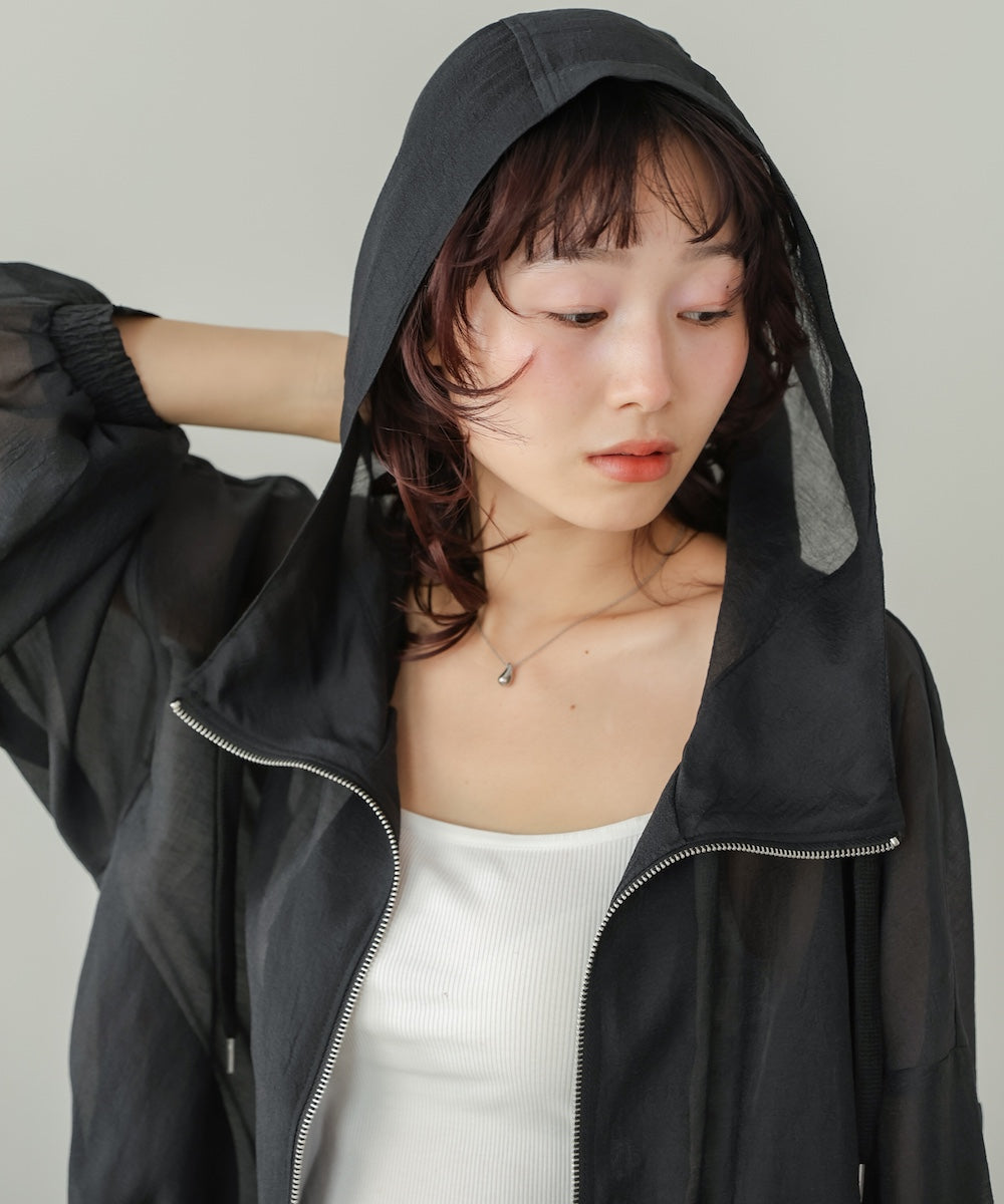 フード付きボリュームマウンテンパーカー