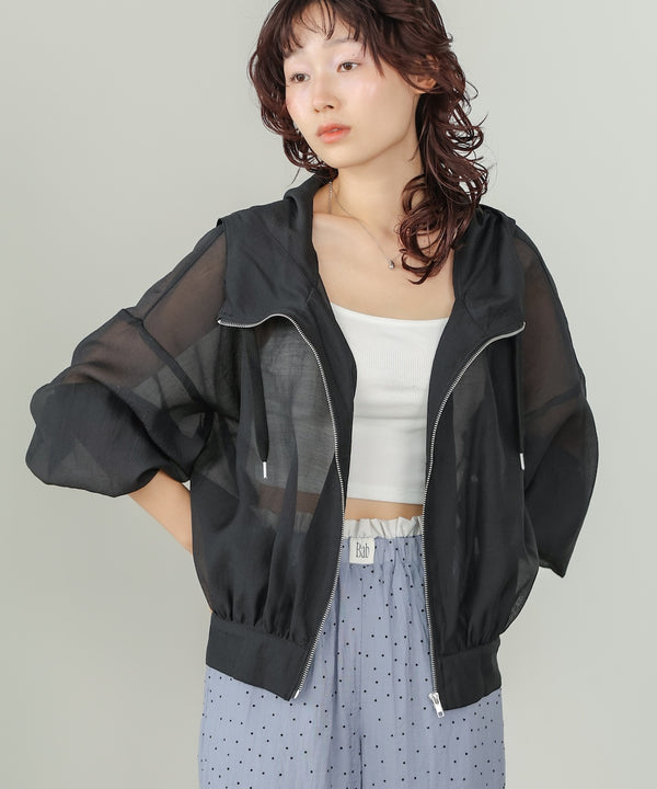 フード付きボリュームマウンテンパーカー