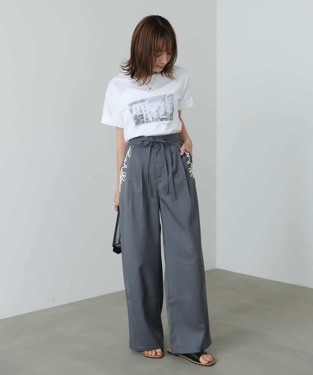 コード刺しゅうカーブパンツ