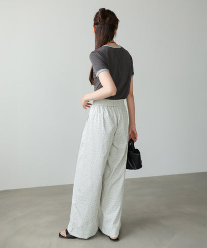 小花柄パンツ