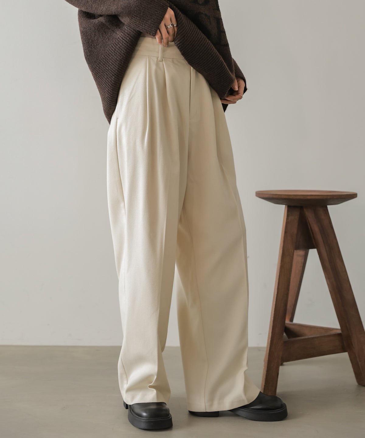 ウールライクツータックストレートパンツ
