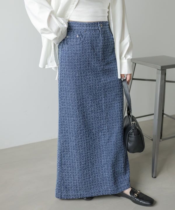 デニムの表面にドット状のダメージ加工を施した、周りと差がつくデザイン
