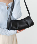 サークルクロワッサンショルダーバッグ