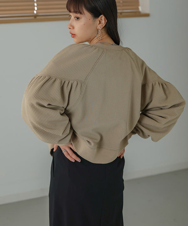 WAFFLE SLEEVE GATHERED CARDIGAN