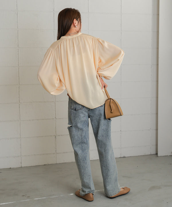VOLUME SLEEVE GATHERED BLOUSE