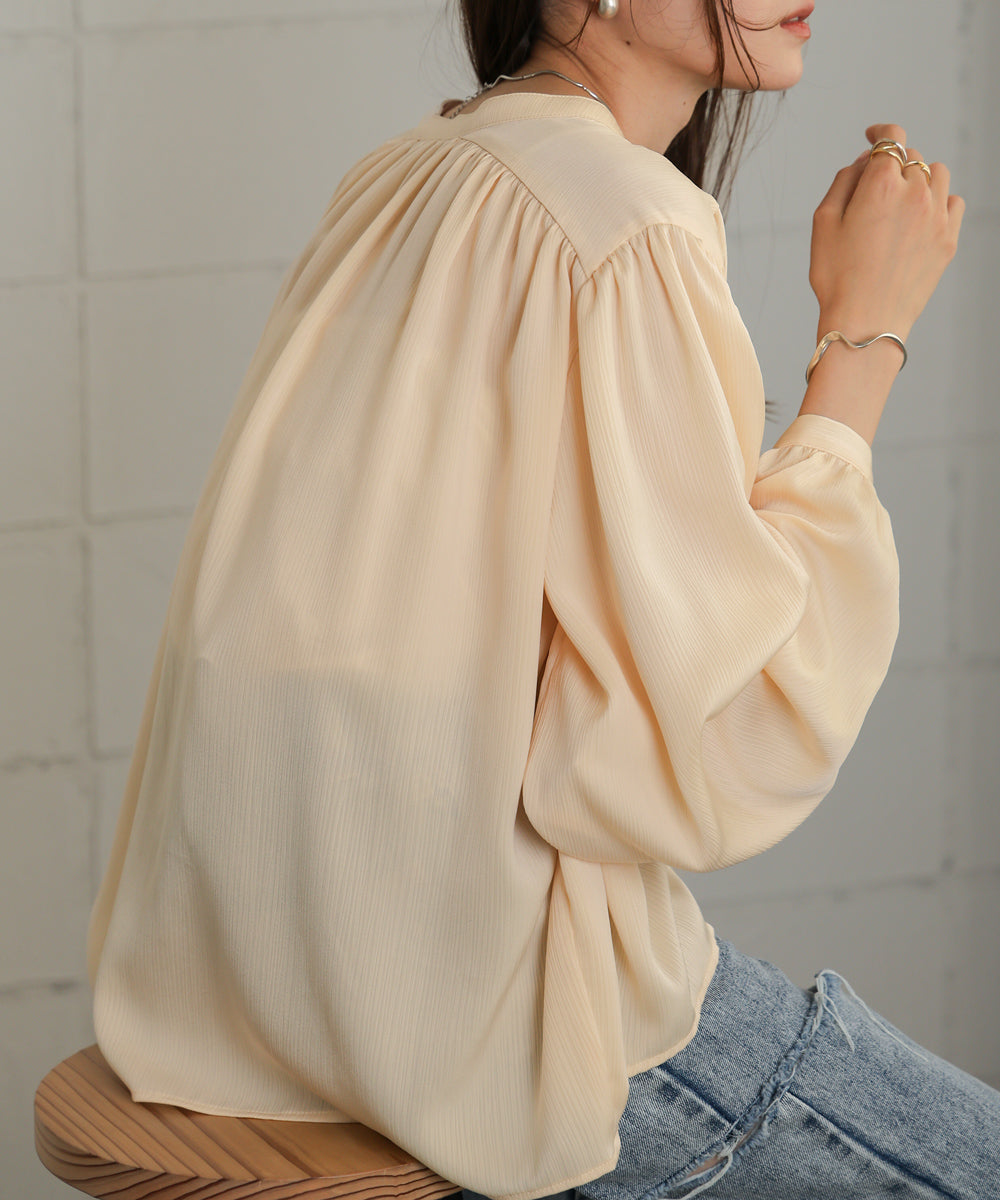 VOLUME SLEEVE GATHERED BLOUSE
