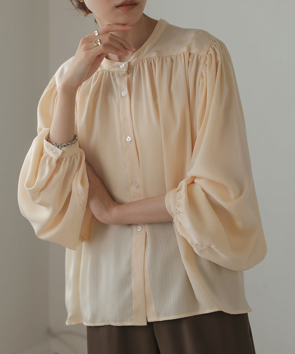 VOLUME SLEEVE GATHERED BLOUSE