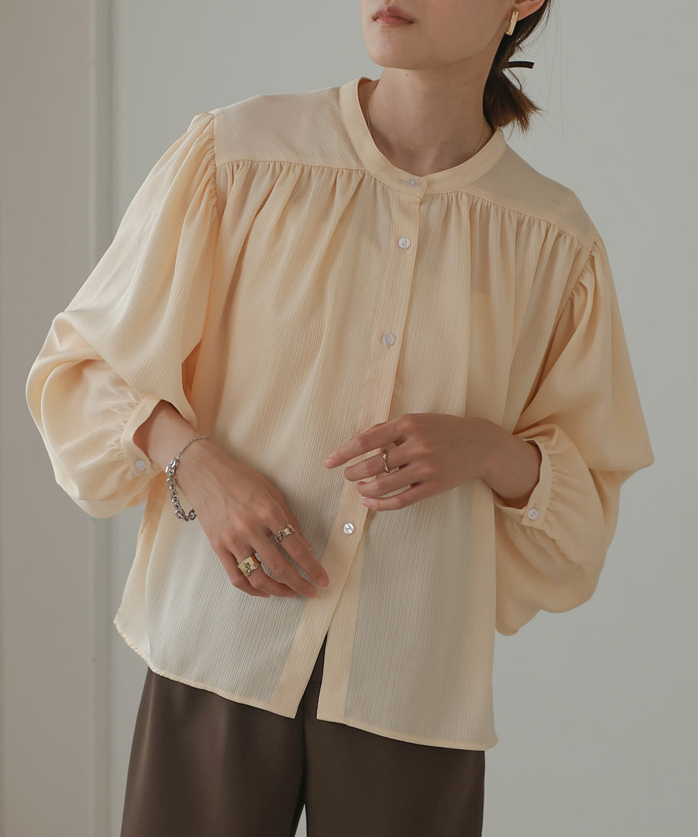 VOLUME SLEEVE GATHERED BLOUSE