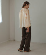 VOLUME SLEEVE GATHERED BLOUSE