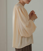 VOLUME SLEEVE GATHERED BLOUSE