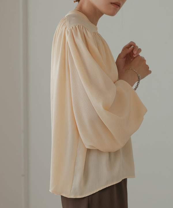 VOLUME SLEEVE GATHERED BLOUSE